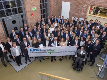 Gruppenbild der bei der Veranstaltung anwesenden Personen