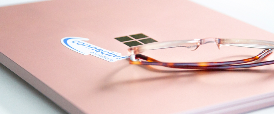 Brille auf Laptop