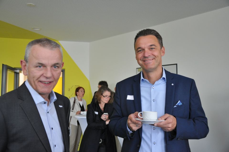 Teilnehmende in der Kaffeepause BB (2)
