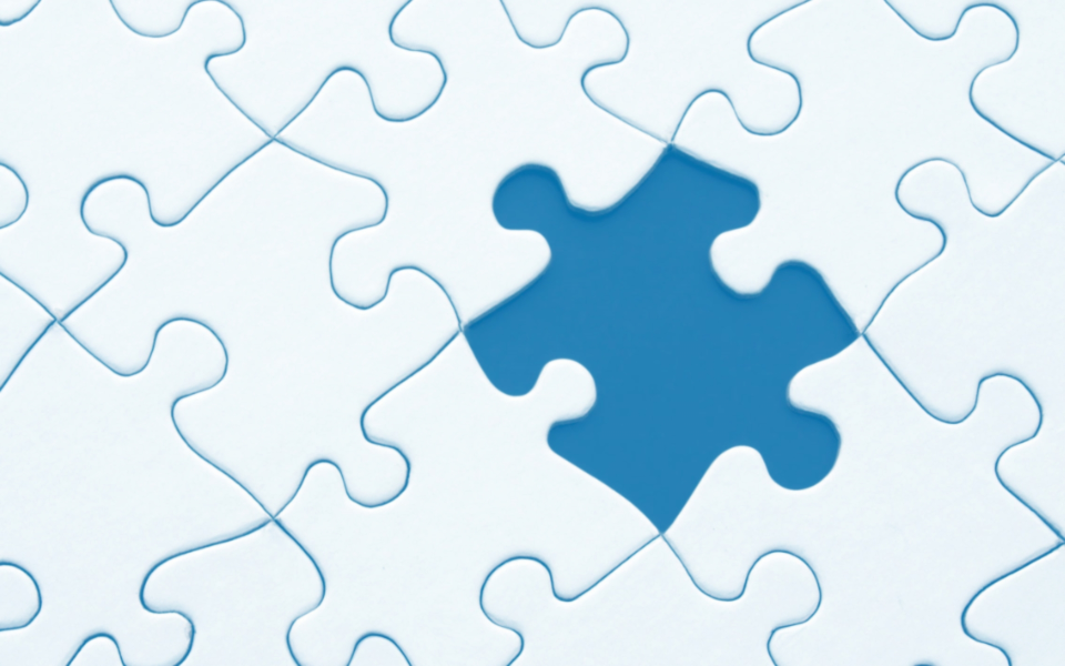Ein weißes Puzzle aus Symbol für passende Schnittstellen