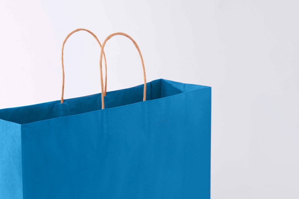 Blaue Papiertragetasche für den Einkauf